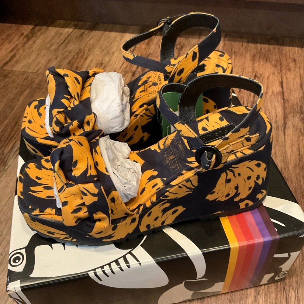FARM Rio black and yellow banana motif Knotted Platform - Picture 3 of 6
